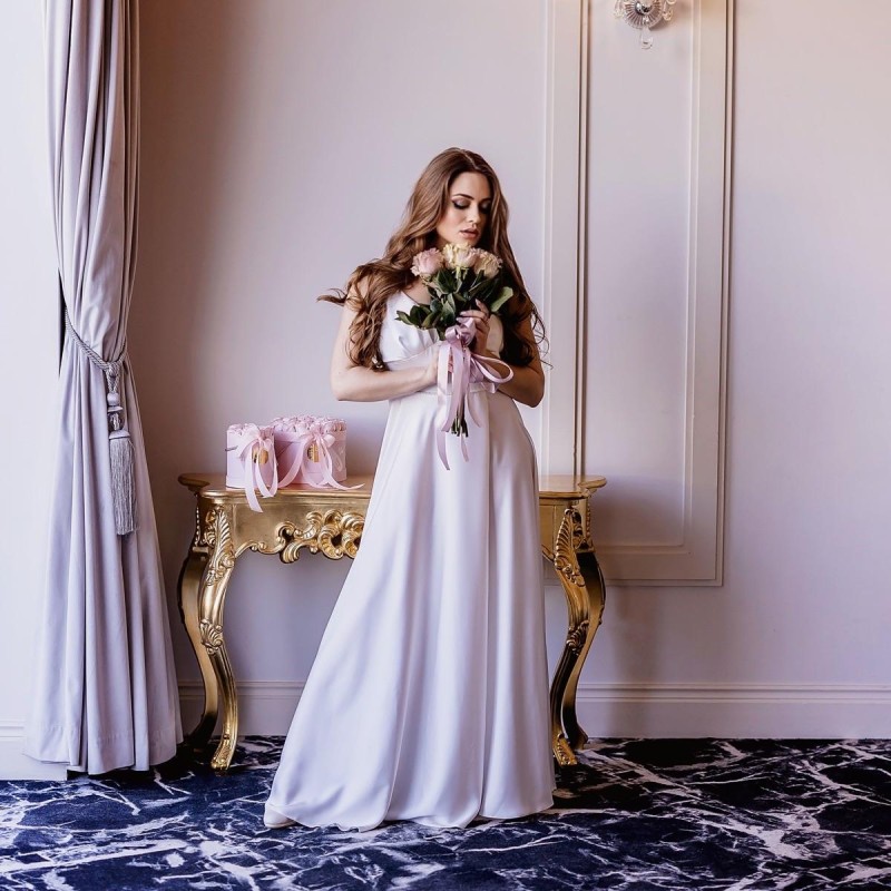 NOELIA - Smooth Bridal Dress with Delicate Waist Detailing in White – Minimalist Elegance for the Modern Bride   